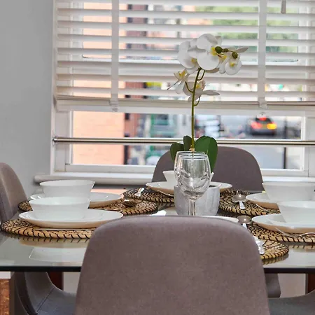 Park Square Apartment