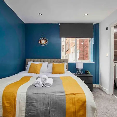 Park Square Apartment *