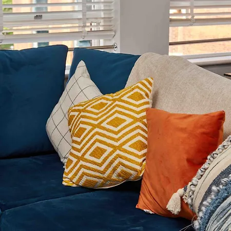 Park Square Apartment *